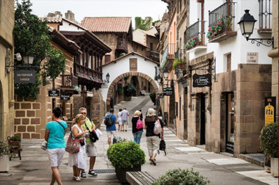 El Poble Espanyol reabre puertas con una nueva programación al aire libre