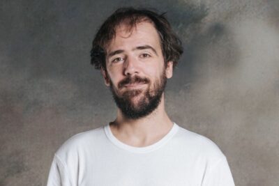 Joan Yago: “El teatre ens recorda que podríem intentar canviar el món”